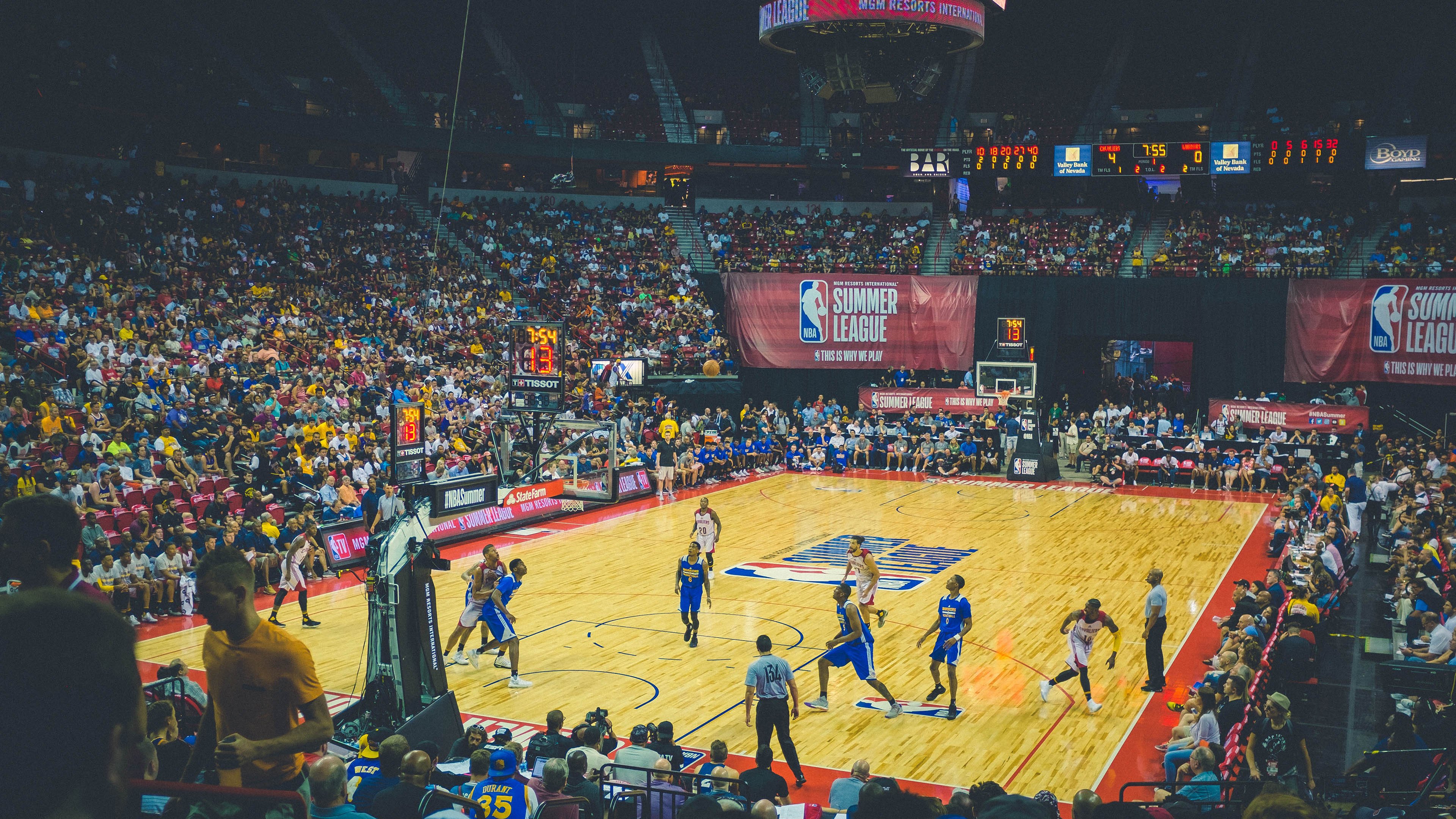 im体育平台官网-青少年篮球训练结合体能与技战术同步推进发展，青少年篮球运动员体能素质训练的原则